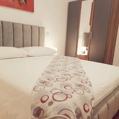 Alisa Apartment *