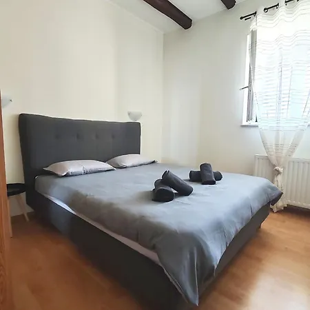 Alisa Apartment *